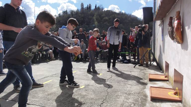 S petimi tolarji jubilejno ciljali na pirhe