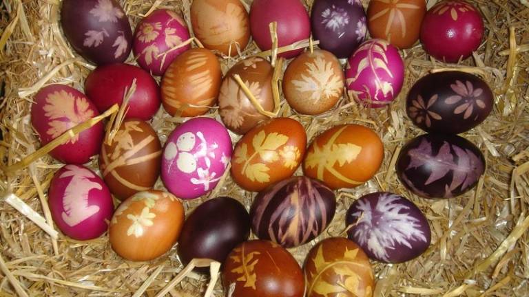 Naravno barvanje pirhov