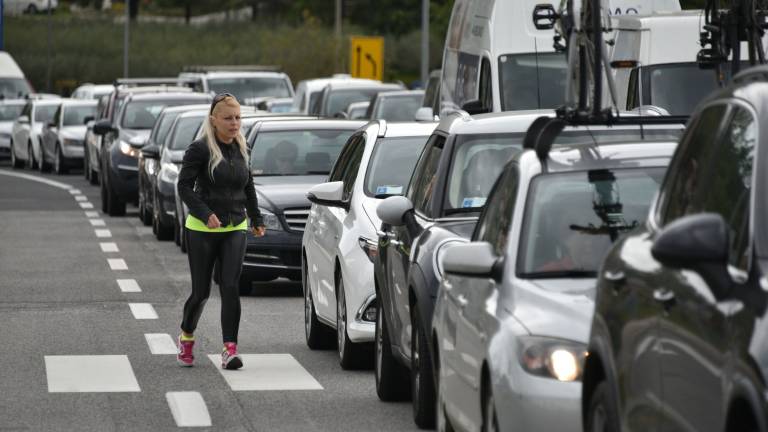 Gneča na cestah ob koncu praznikov