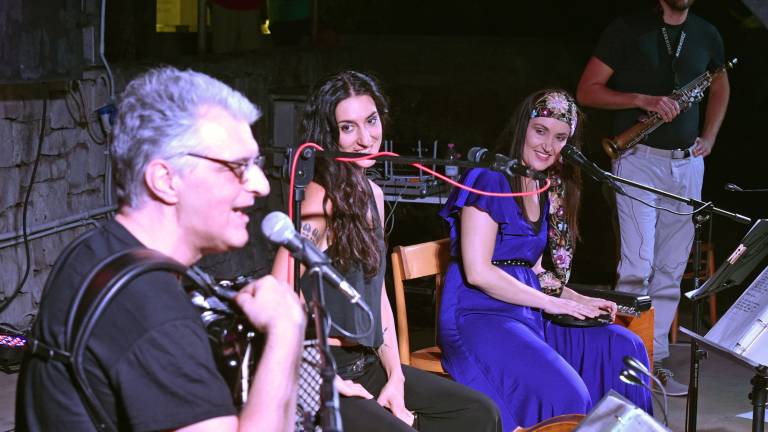 Glasba ne rabi potnega lista, menijo Histrio in Tinkara Kovač