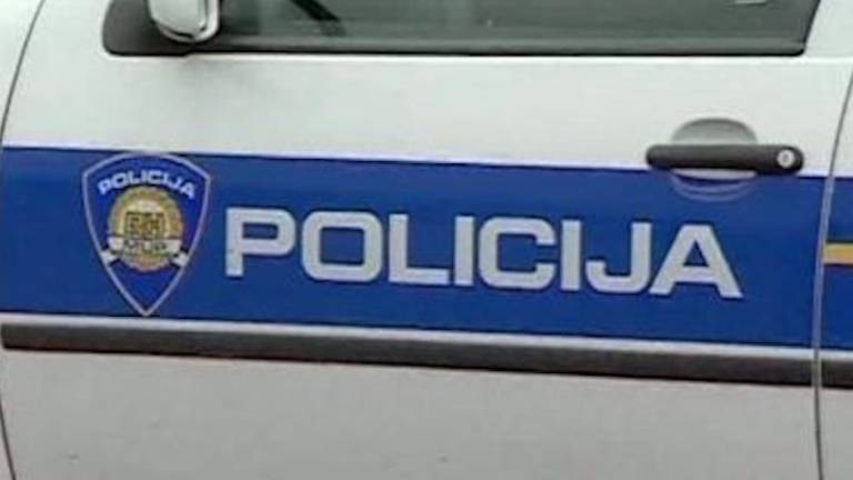 Policisti tihotapili mamila in ponujali nezakonite vožnje