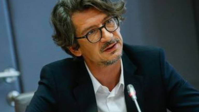 Zakaj je KB1909 prevzel Mladino?