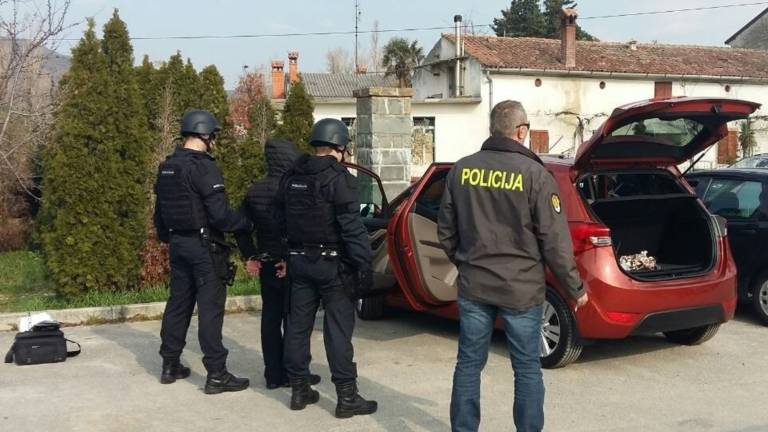 Preprodaja drog med Kranjsko Goro, Koprom in Trstom
