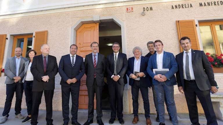 V Kobaridu pozobali &raquo;čezmejni grozd&laquo;
