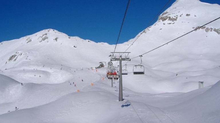 Debel led zaustavil vlečnice na Piancavallu