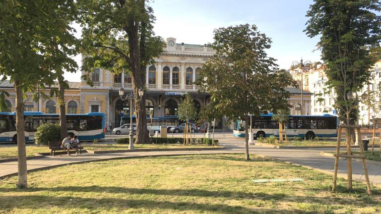 Pri belem dnevu z nožem v nogo