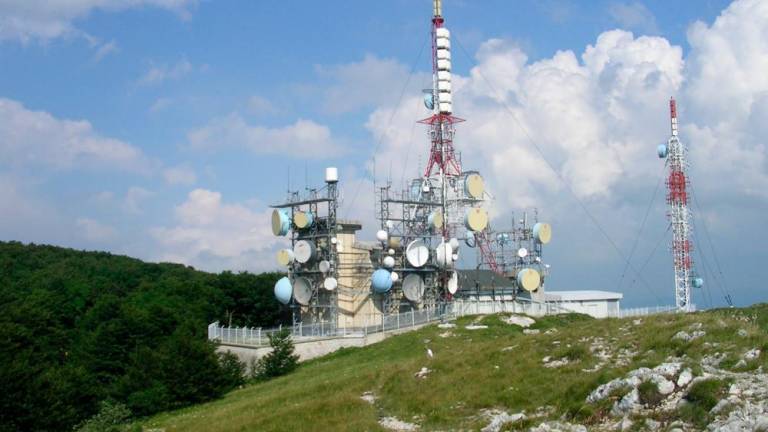 Slovenija napoveduje tožbe proti italijanskim radijskim postajam