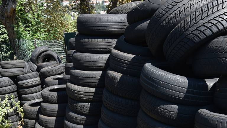 &Scaron;tevilo vulkanizerjev raste, lani 4045 ton dotrajanih pnevmatik