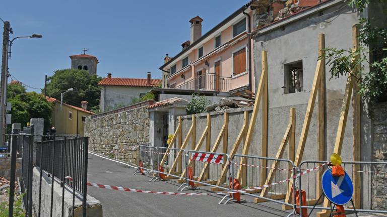 Cesta za Zabrežec končno spet prevozna