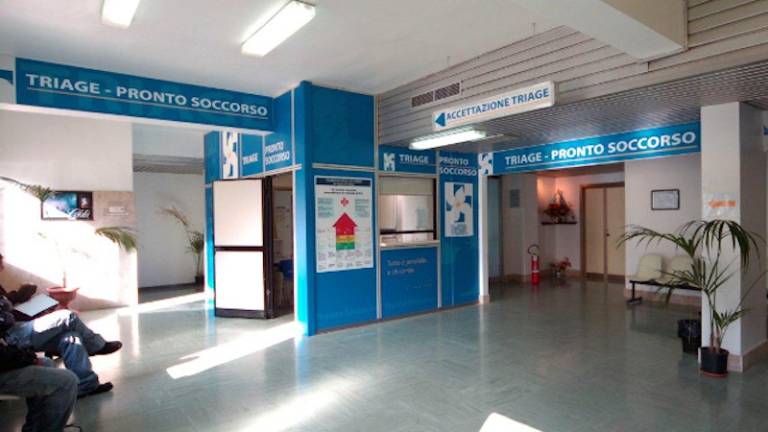 Napadel zdravstveno osebje v triaži