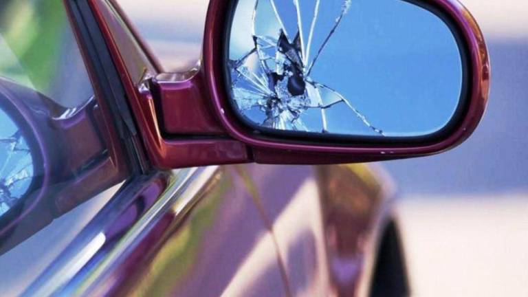 Goljufi &raquo;razbili&laquo; že pet vzvratnih ogledal