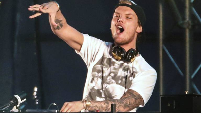 Umrl svetovno znani DJ Avicii