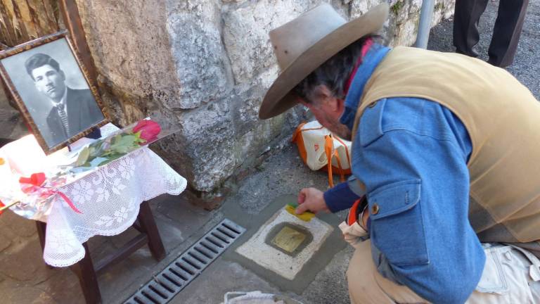Tlakovec v spomin na Doberdobca
