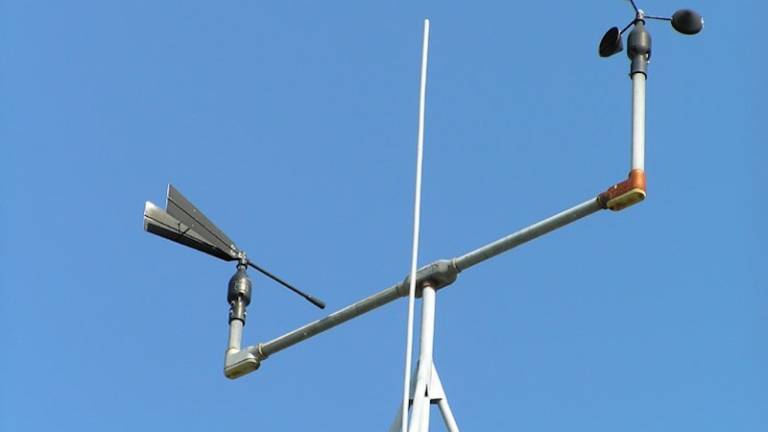 Trža&scaron;ka burja močnej&scaron;a od olimpijskega vetra