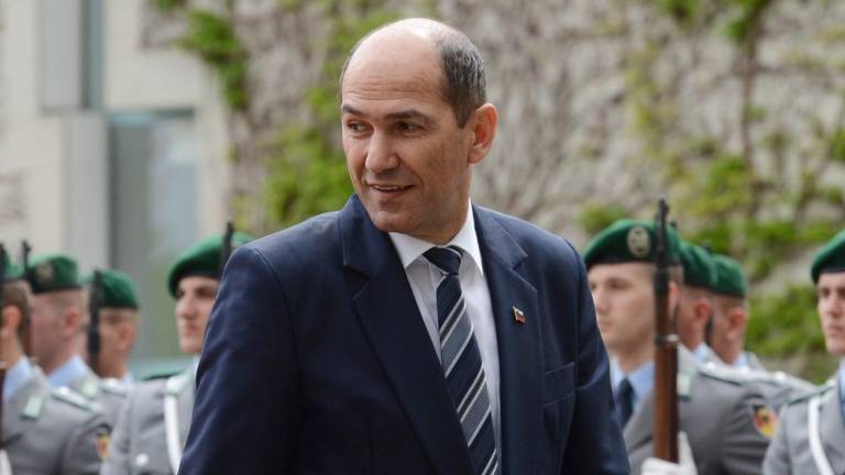Slovenija: vladne krize ne bo, Jan&scaron;a pa je pesimist