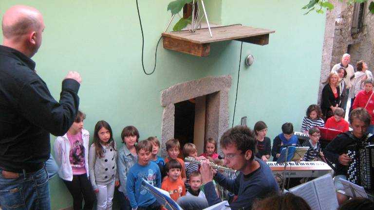 Postaja Topolove v polnem teku