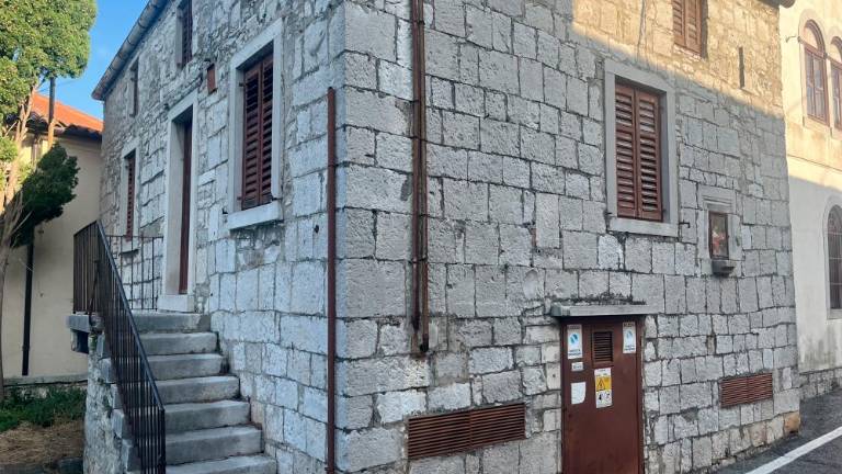 Križani se ne dajo: župnišče v stari šoli