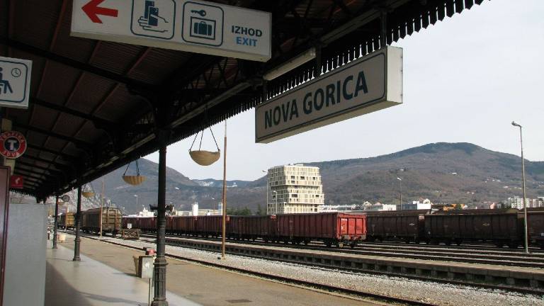 Za potnike ni povezave, tovorni promet pa se veča