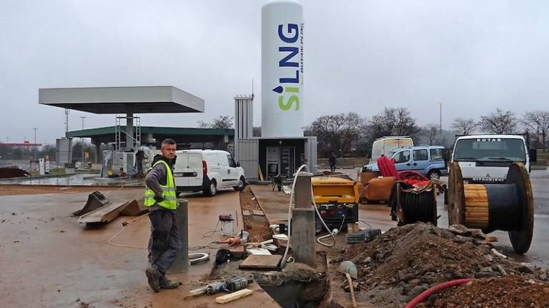 V Sežani prva polnilnica utekočinjenega zemeljskega plina