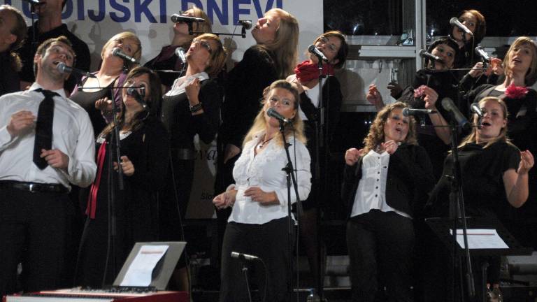 Skupina Perpetuum Jazzile navdu&scaron;ila Opčine