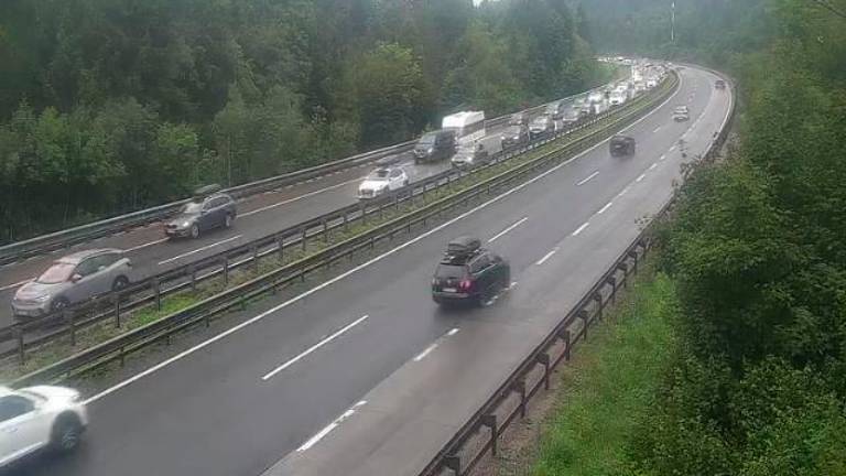 Na primorski avtocesti daljši zastoji