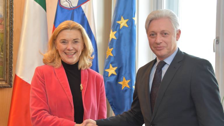 Trst: Slovenija računa na vrnitev Narodnega doma