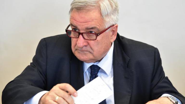 Spošt. sekretar, za demokracijo gre