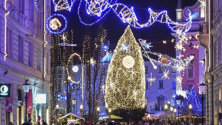 Praznična in razsvetljena Ljubljana