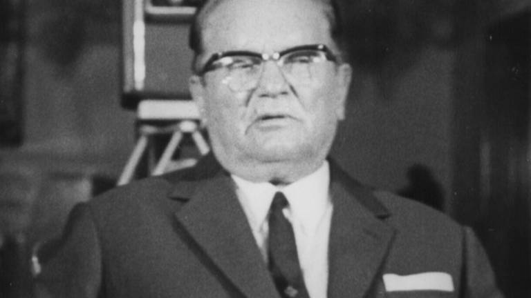 Tito jim ne da miru ...