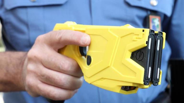 <div>Električni paralizator za lokalno policijo?</div>