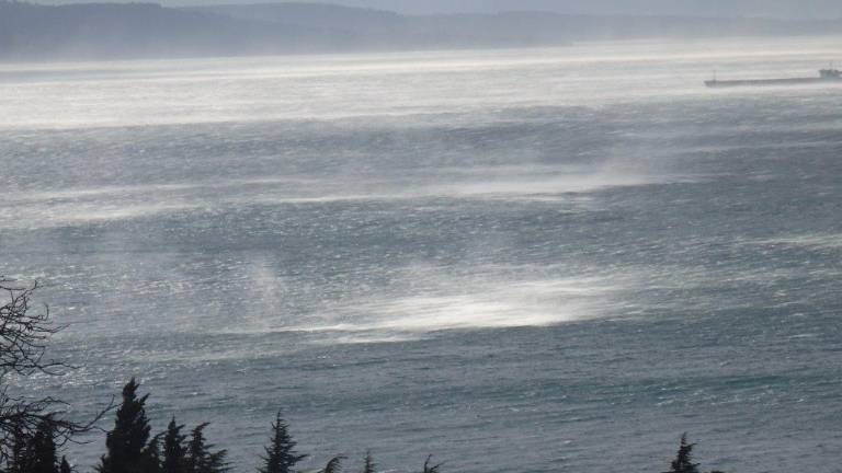 Gladina Jadranskega morja se zvi&scaron;uje