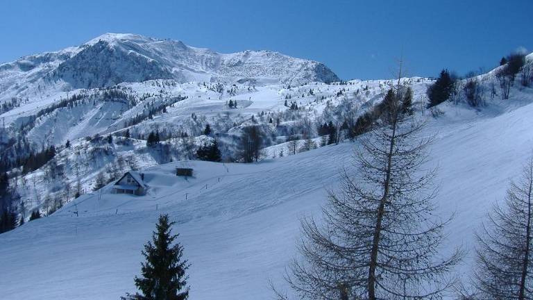 43 defibrilatorjev za gorske koče