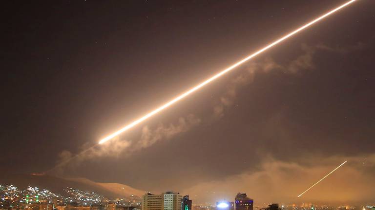 ZDA, Francija in Velika Britanija napadle tarče v Siriji