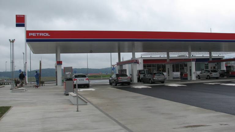 Opolnoči podražitev bencina in dizla