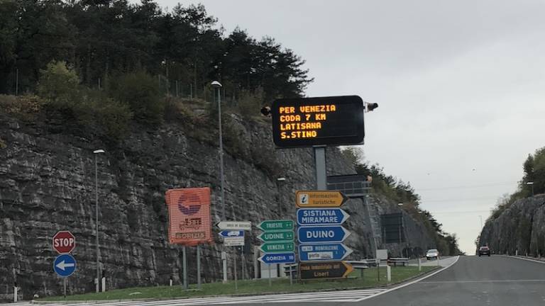 Nesreči in zastoji na avtocesti A4