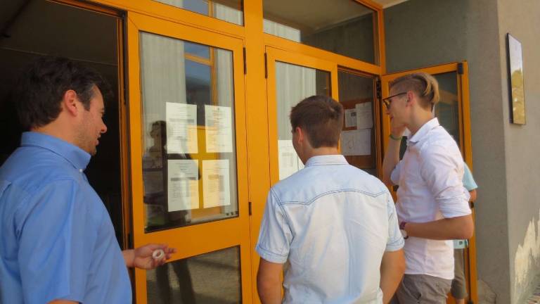 Matura: na slovenskih &scaron;olah v Gorici &scaron;est stotic