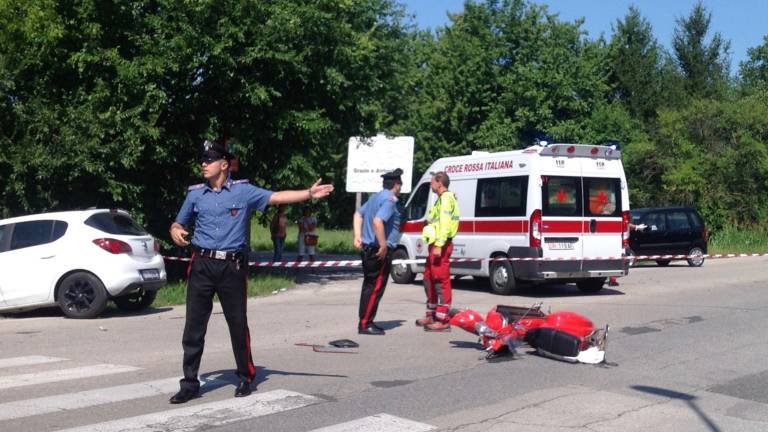 Z avtom naravnost v jarek