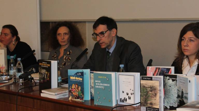 Skupna predstavitev brez skupne stojnice