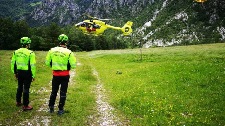 Pod vrhom Mužcev padel in se poškodoval