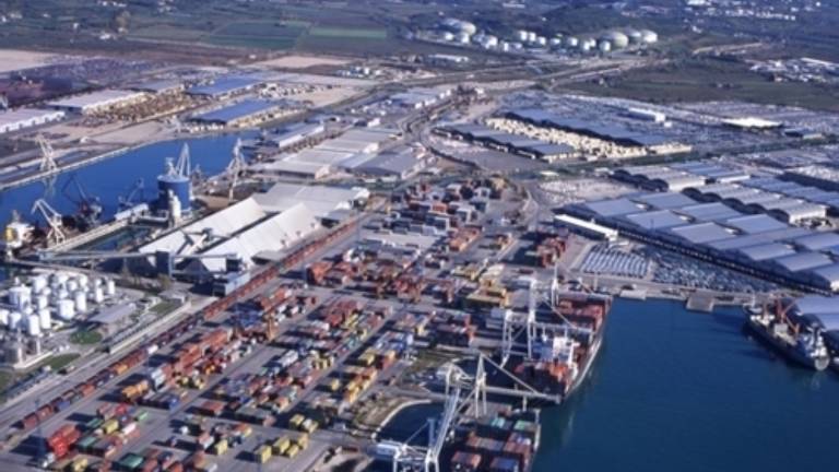 V Luki Koper 650 novih zaposlitev