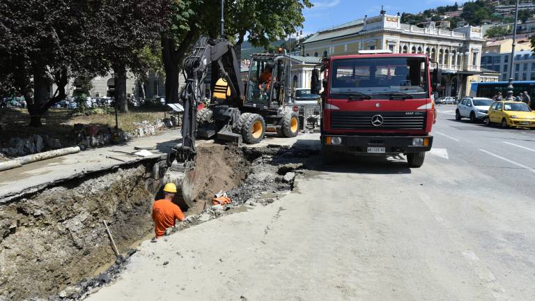 Na Trgu Libert&agrave; ponoči počila cev