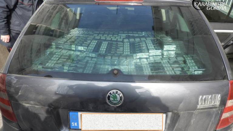 V avtu kar 12.540 zavojčkov cigaret