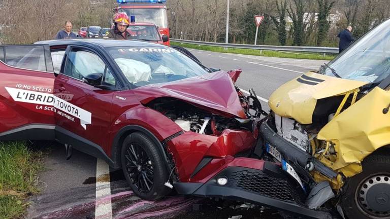 Čelno trčenje in &scaron;tirje po&scaron;kodovani na Krmenki