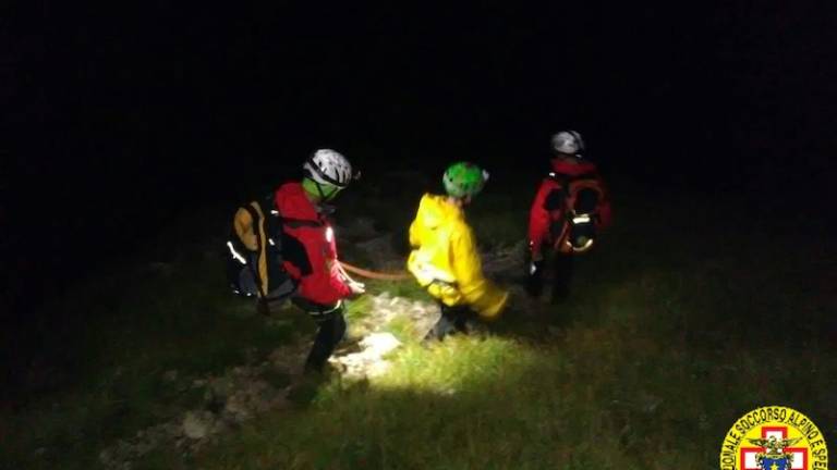 Devetnajstletnico sta presenetila mrak in nevihta