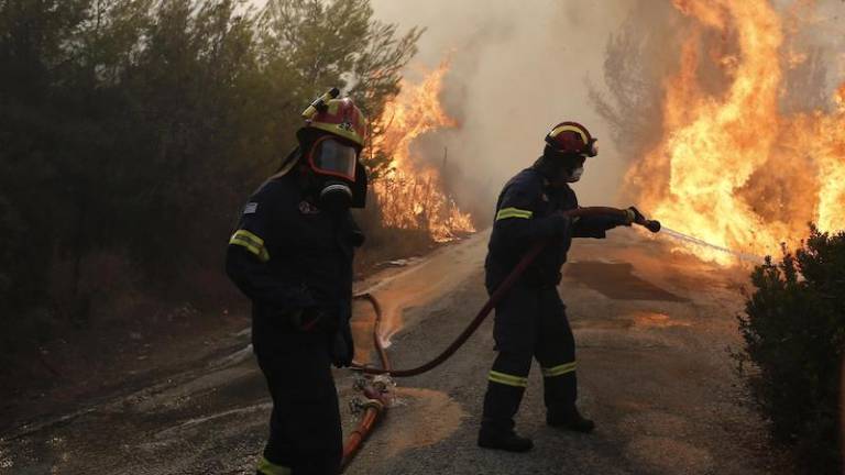 Požar pri Atenah že zahteval 50 smrtnih žrtev