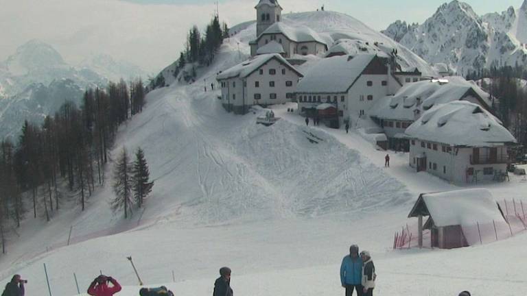 Nevarnost snežnih plazov je v gorah znatna