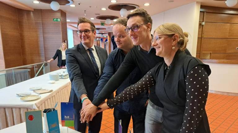 140 šahistov iz 16 držav