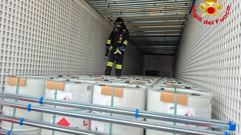 V tržaškem pristanišču iz dveh priklopnikov uhajala nevarna snov