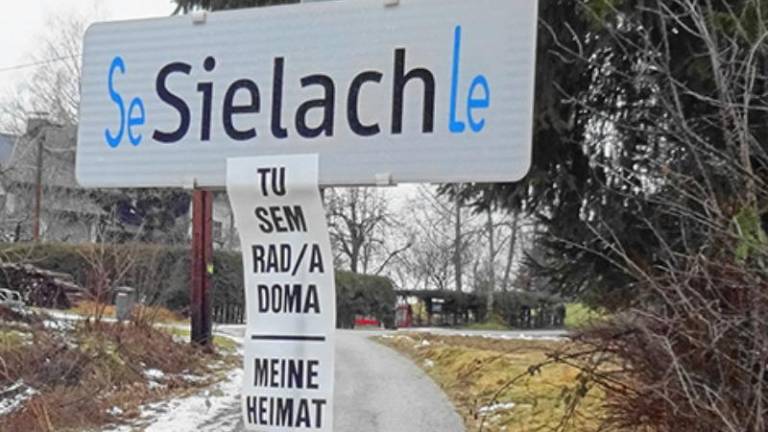Sodišče Slovencu oprostilo »ročno« dvojezičnost v Selah