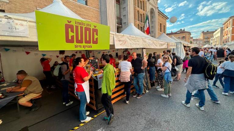 Goriške ulice tudi danes preplavili obiskovalci (FOTO)